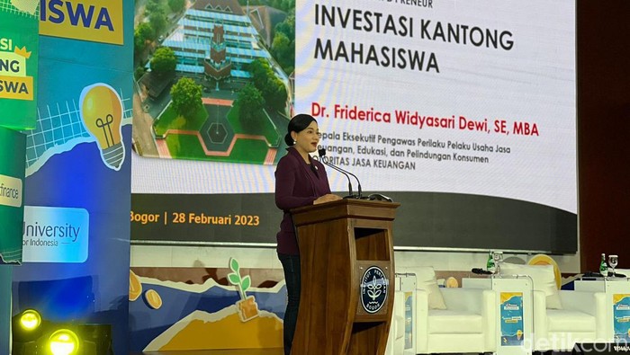 Anggota Dewan Komisioner Otoritas Jasa Keuangan (OJK) Bidang Edukasi dan Perlindungan Konsumen, Friderica Widyasari Dewi