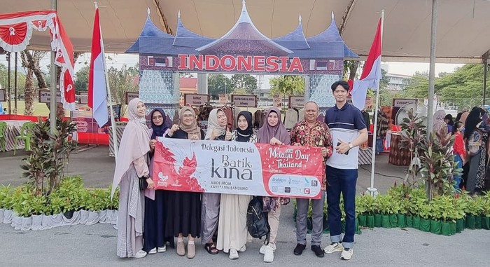 Batik Kina Mejeng di Melayu Day di Thailand