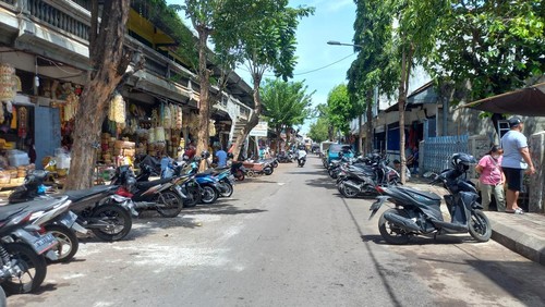 Pemkab Buleleng akan menerapkan parkir elektronik (e-Parkir) di Pasar Anyar Singaraja. Rencananya, uji coba dimulai akhir Maret 2023.