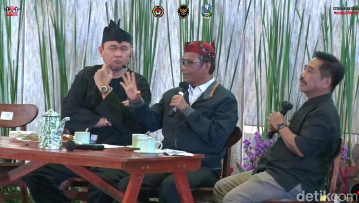 Cangkrukan Mahfud Khofifah