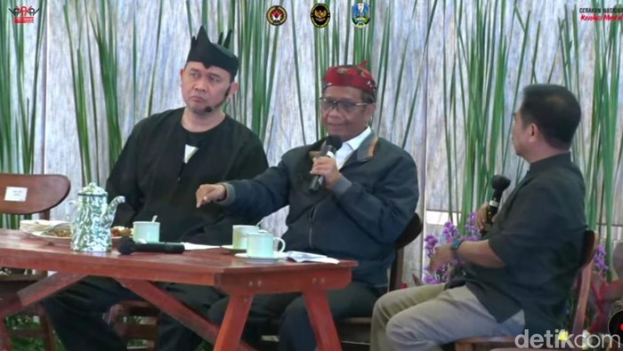 Cangkrukan Mahfud Khofifah