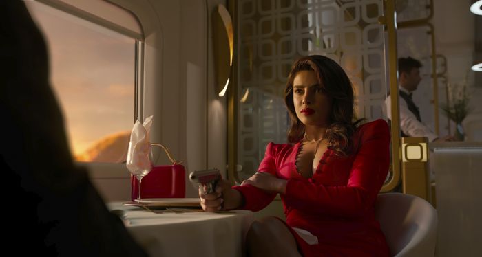 Priyanka Chopra Jonas sebagai Nadia Singh.