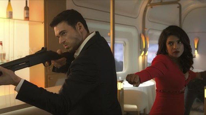 Richard Madden sebagai Mason Kane, Priyanka Chopra Jonas sebagai Nadia Singh.