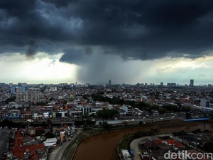 Peringatan Dini Cuaca BMKG 18 Mei: 11 Kecamatan di Makassar Dilanda Hujan Lebat dan Angin Kencang!