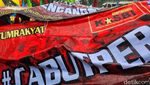 Diguyur Hujan Lebat, Massa Tetap Beraksi Tolak Perppu Ciptaker