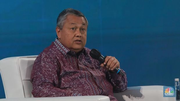 Gubernur BI, Perry Warjiyo dalam Economic Outlook 2023 dengan tema 