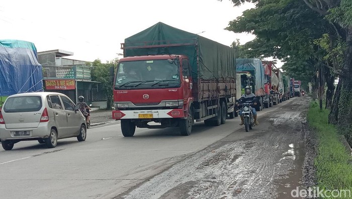Gus Mus Sentil Ganjar soal Jalan Pantura Timur, Begini Kondisi di Juwana Pati. Foto diunggah Selasa (28/2/2023).