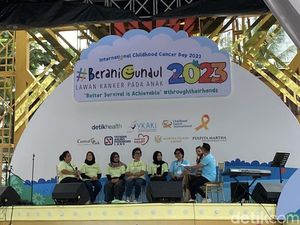 Mereka Ada Agar Anak-anak Pejuang Kanker Tak Putus Sekolah