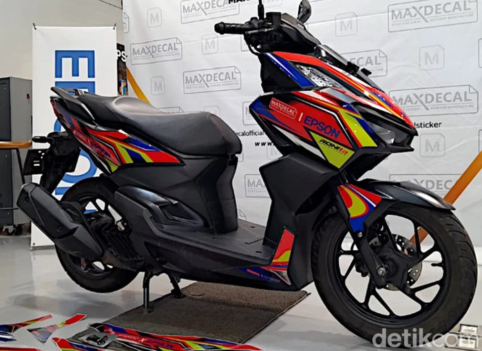 Honda Vario 160 pakai decal printing