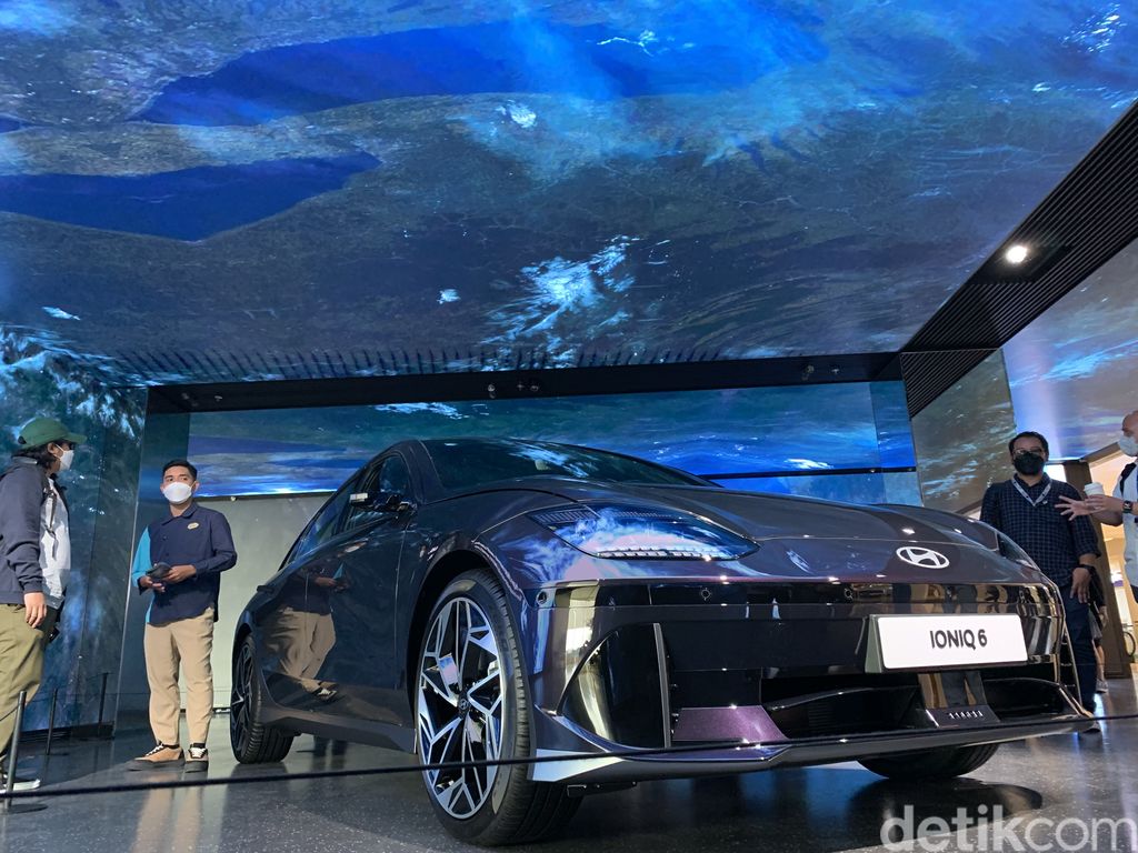 Hyundai IONIQ 6 dipamerkan di Senayan, Jakarta
