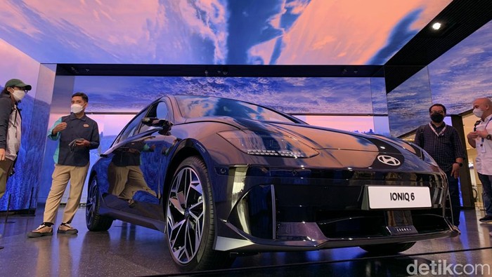 Hyundai IONIQ 6 dipamerkan di Senayan, Jakarta