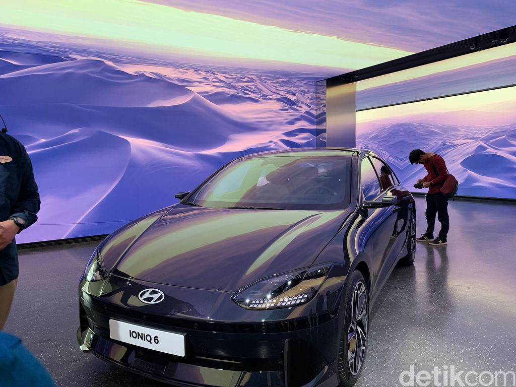 Hyundai IONIQ 6 dipamerkan di Senayan, Jakarta