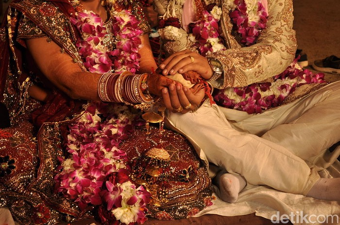 Ilustrasi pernikahan agama Hindu (Foto: Wikimedia Commons/Yogita)