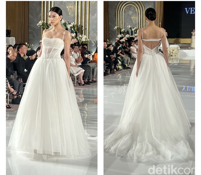 Gaun pengantin putih polos yang satu ini juga tak kalah menawan. Masih merupakan rancangan desainer Vera Wang, gaun pengantin tanpa lengan ini memiliki aksen sedikit transparan pada bagian perutnya. Bagian belakang gaun pun tak kalah cantik nan seksi dengan potongan punggung yang cukup rendah. Foto: Wolipop/Vina Oktiani