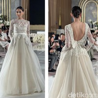 Dari depan tampak tertutup dengan berlapis brukat, gaun pengantin karya Elie Saab ini memiliki bagian belakang yang cukup terbuka pada bagian punggungnya. Uniknya lagi gaun pengantin yang satu ini juga memiliki saku pada bagian kiri dan kanannya. Ditambah dengan riasan wajah dan gaya rambut yang tepat, penampilan calon mempelai jadi makin terlihat memukau. Foto: Wolipop/Vina Oktiani
