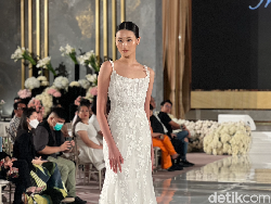 10 Inspirasi Gaun Pengantin Simpel nan Elegan, Bikin Penampilan Kian Memukau