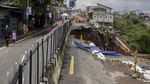 Ngeri! Penampakan Ruas Jalan Jembatan Cikereteg Amblas
