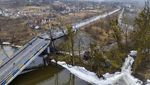 Penampakan Jembatan di Ukraina Hancur Dibombardir Rusia
