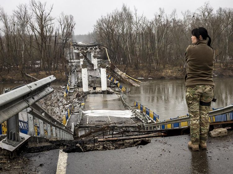Penampakan Jembatan di Ukraina Hancur Dibombardir Rusia