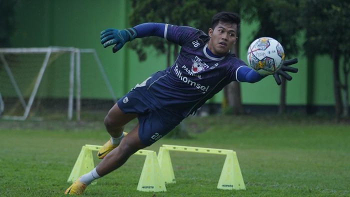 Kiper muda Persib Bandung Satrio Azhar.