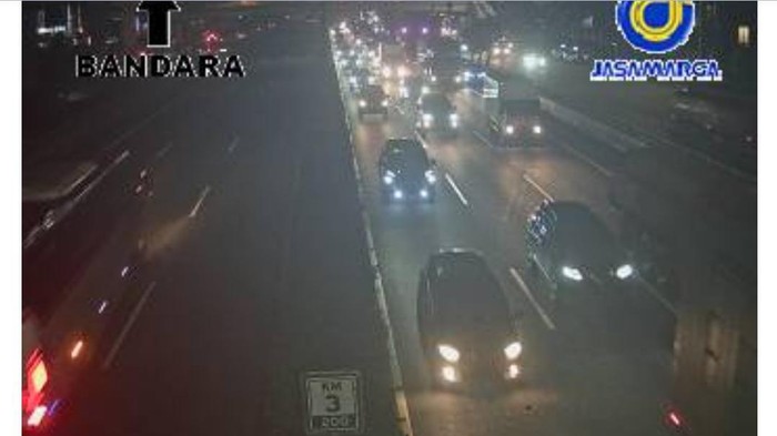 Kondisi lalin di Tol Dalam Kota pukul 23.01 WIB via CCTV Travoy