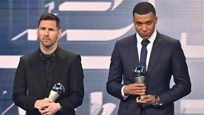 PARIS, FRANCE - FEBRUARY 27: Lionel Messi and Kylian Mbappe are seen with their trophies after being included in the FIFA FIFPRO Mens World 11 2022 squad during The Best FIFA Football Awards 2022 on February 27, 2023 in Paris, France. (Photo by Aurelien Meunier/Getty Images)