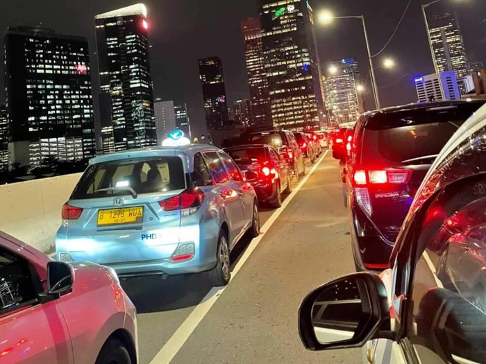 Macet di JLNT Kuningan