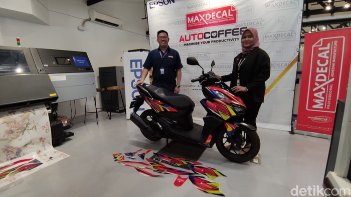 Maxdecal kolaborasi dengan Epson bikin stiker kendaraan.