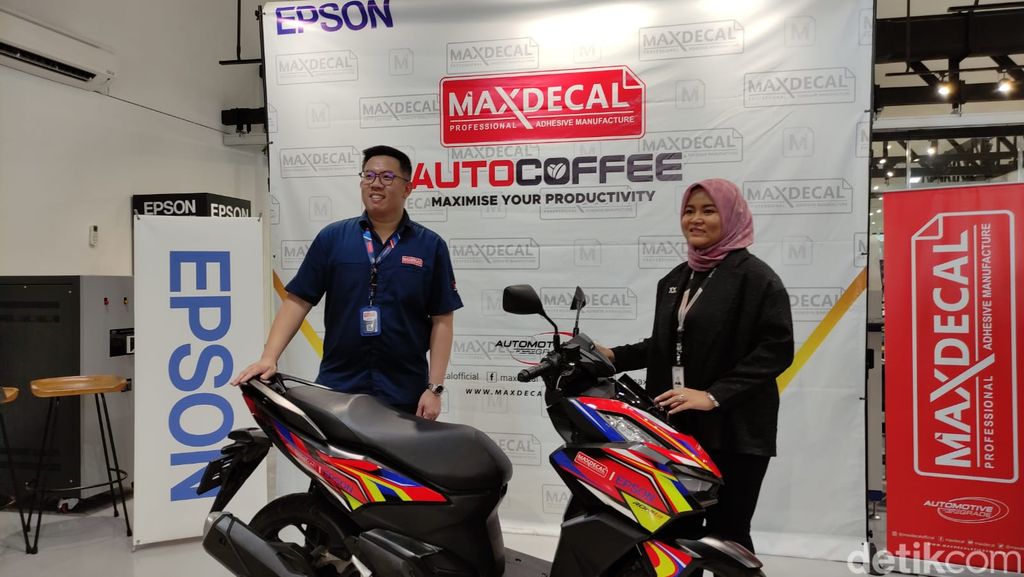 Maxdecal kolaborasi dengan Epson bikin stiker kendaraan.