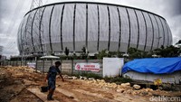 Warga calon penghuni Kampung Susun Bayam ngotot agar tarif sewa terus diturunkan sesuai kemampuan.