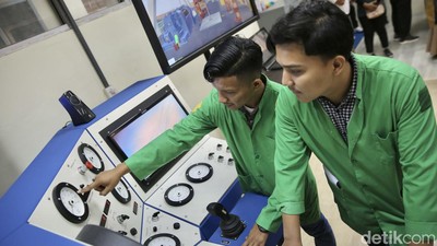 Melihat Mahasiswa PNL Belajar Pengolahan Migas