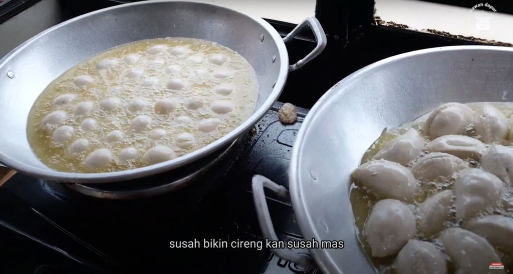 Modal Nonton YouTube, Mantan Karyawan Pabrik Ini Sukses Jualan Cireng