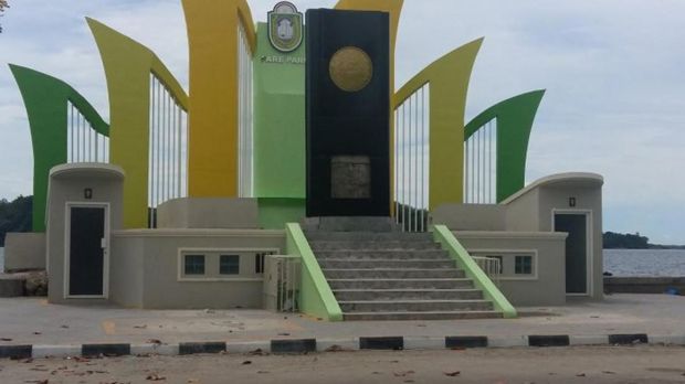Monumen Piala Adipura Parepare