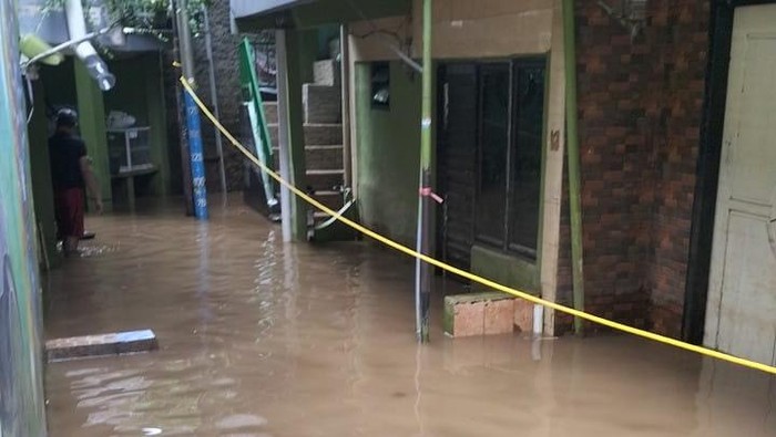 Mulai Surut, Ketinggian Banjir di Kebon Pala Jaktim Pagi Ini 50 Cm