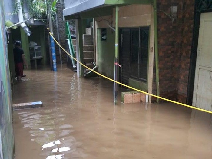 Mulai Surut, Ketinggian Banjir di Kebon Pala Jaktim Pagi Ini 50 Cm