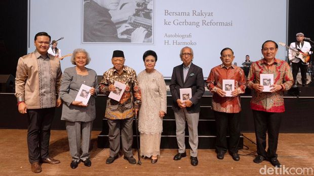 Azisoko, Ibu Tuti Try Sutrisno, Oetojo Oesman dan istri, Rahardi Ramelan, Hendardji Supandji, Theo L Sambuaga