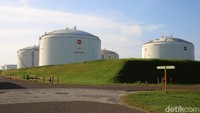 Perta Arun Gas memiliki 4 unit tangki berukuran 127.000 meter kubik.