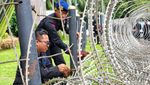 Pagar Kawat Berduri Dipasang Jelang Demo Perppu Ciptaker di DPR