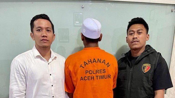 Pelaku yang racun harimau usai ditangkap polisi (Foto: Dok Polres Aceh Timur)