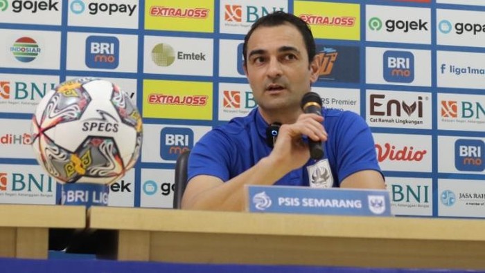 Pelatih PSIS Semarang, Gilbert Agius dalam jumpa pers laga Bhayangkara FC lawan PSIS Semarang, Selasa (28/2/2023).
