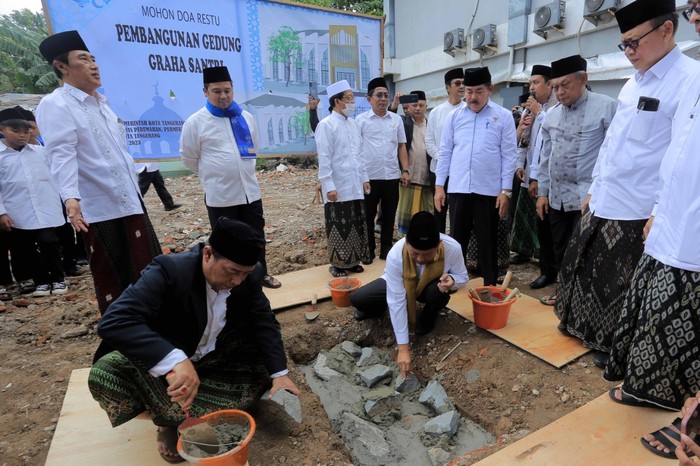 Peletakan Batu Pertama Gedung Graha Santri
