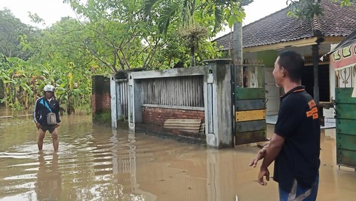 Permukiman warga Desa Kaliakah, Kecamatan Negara, Kabupaten Jembrana, Bali, kebanjiran, Selasa (28/2/2023).