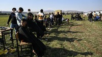Akibat gempa, seluruh salon dan jasa potong rambut lainnya di wilayah terdampak gempa tutup.  