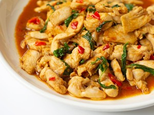3 Resep Tumis Ayam dan Cabe yang Pedas Menyengat Untuk Lauk Bekal