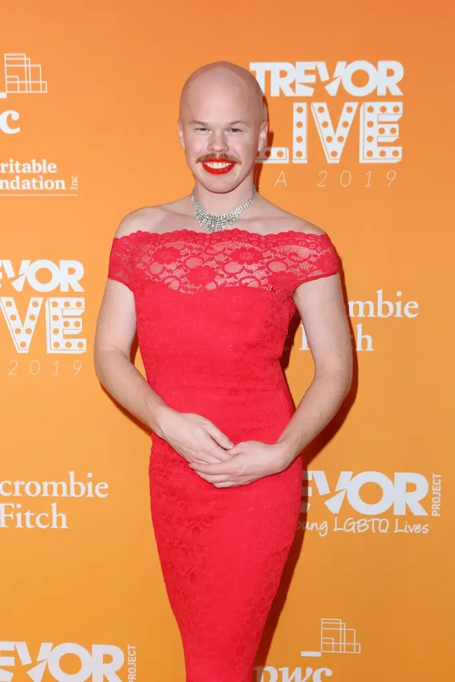 Sam Brinton dituduh telah mencuri baju desainer Tanzania, Asya Khamsin. Menurut Asya, dia kehilangan kopernya di bandara di Washington, DC pada 2018. Foto: dok. Getty Images