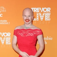 Sam Brinton dituduh telah mencuri baju desainer Tanzania, Asya Khamsin. Menurut Asya, dia kehilangan kopernya di bandara di Washington, DC pada 2018. Foto: dok. Getty Images