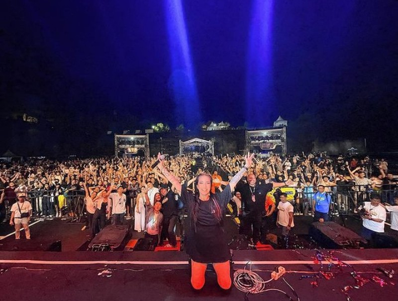 Akan Kembali Jadi DJ, Sheila Marcia Makan Malam Romantis Bareng Suami