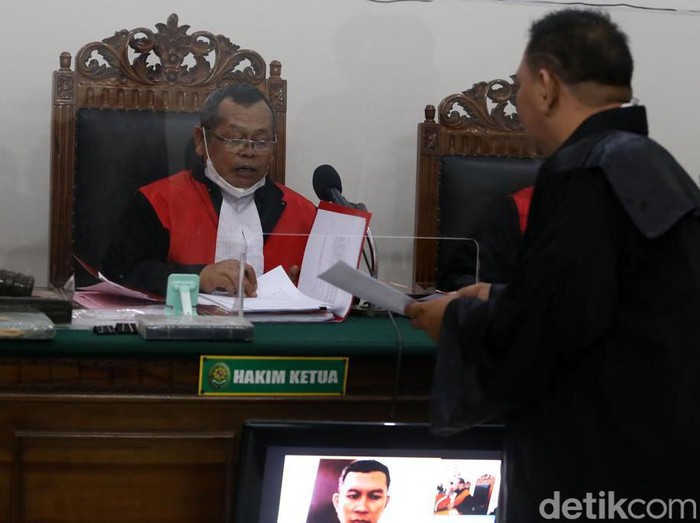 Sidang perkara pemerkosaan Surabaya