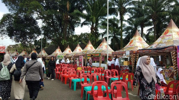 Suasana di lokasi stan UMKM saat MTQ ke-56 Kota Medan