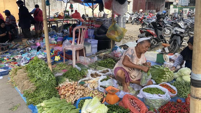 Suasana pasar pagi Krakatau, Medan. (Foto: Maryam Mazaya)